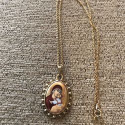 Vermeil pendant with gold plated 18 inch chain