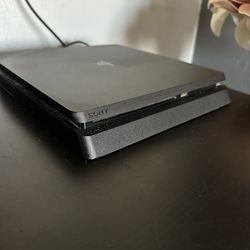 PS4 Slim 1tb 2 Controllers 