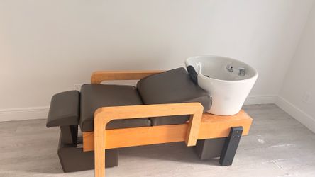 Salon shampoo bowl