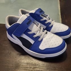 Kids Puma Shoes Sz 2