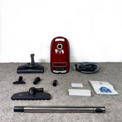 Miele Complete C3 Home Care Vacuum Cleaner w/ all attachments