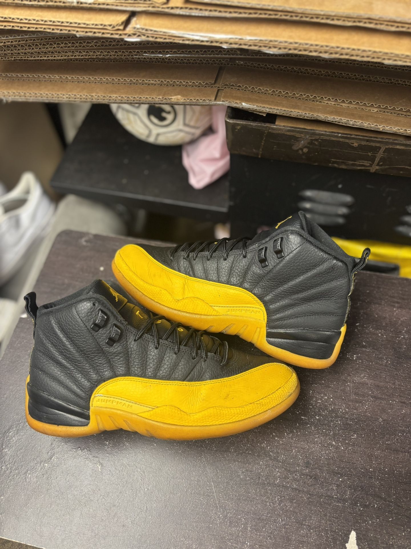 Air Jordan 12 University Gold