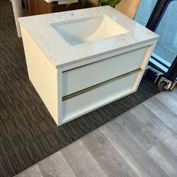 30” Bathroom Vanity In White Wall Mounted