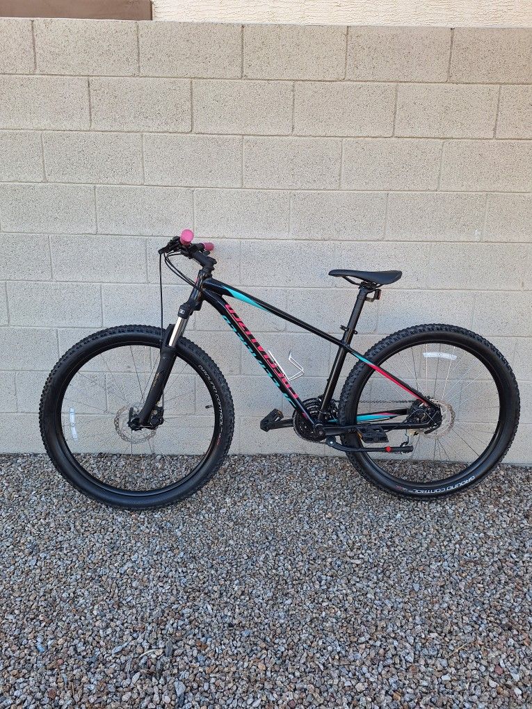 SPECIALIZED PITCH SPORT 27.5 INCH MOUNTAIN BIKE LIKE NEW ( CHECK MY OTHER BIKES)