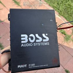 Boss Amp 1100 Watts