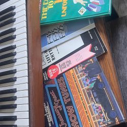 Free Piano With Books 