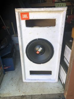 Big bumm box speakerbase 16 by 33” 1000 watts