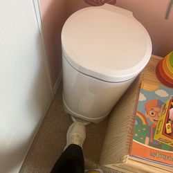 Munchkin diaper Pail