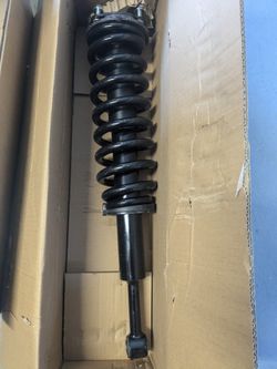2014 Tundra Front Struds