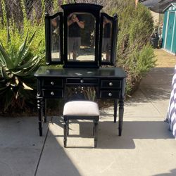Vanity Set With Mirrors And Stool Makeup Table