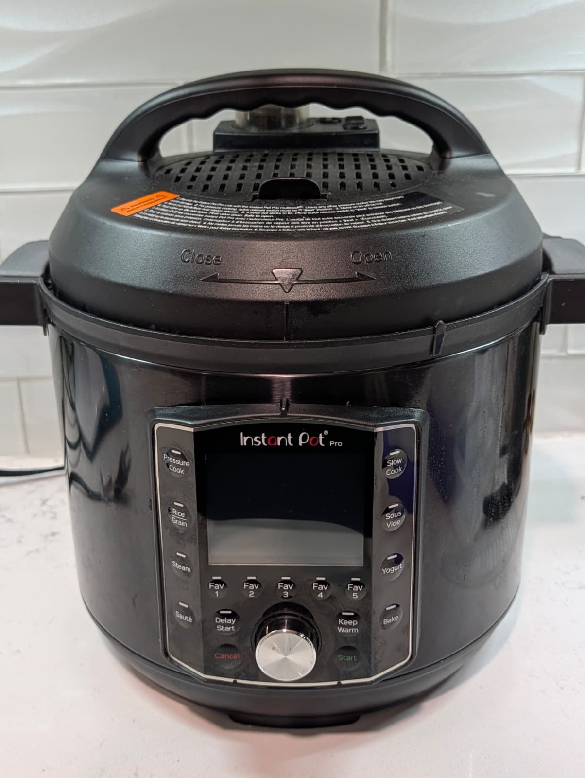 Instant Pot Pro 10-in-1 Pressure Cooker (6-Quart), Great condition ,