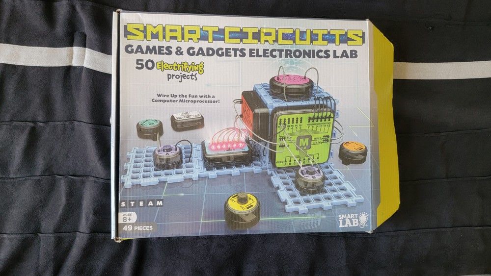 Smart Circuits Games & Gadgets Electronics Lab – 49-Piece Kit – Ages 8+