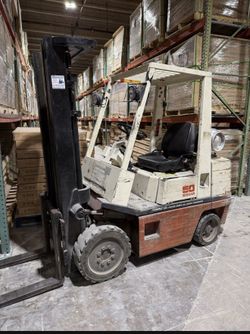 Forklift (Nissan)