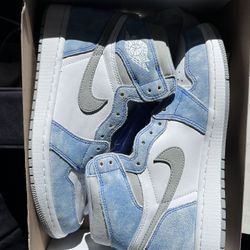 Jordan 1 Retro High HYPER ROYALS