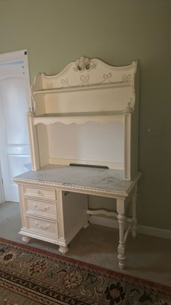Desk with hutch