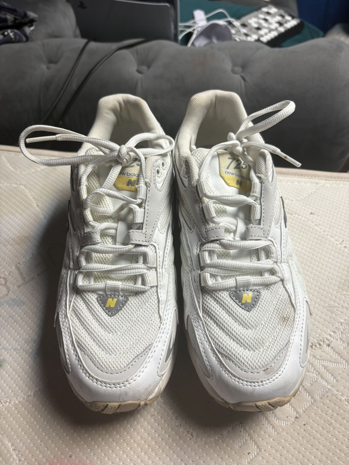White and Cream Color 725V1