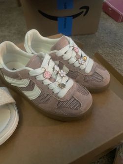 Toddler size 11M