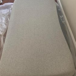 Casper Original Twin Xl Mattress Bed- Like New 