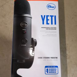 Blue Yeti USB Microphone Black Multi-Pattern Freestanding for Gaming Podcasting