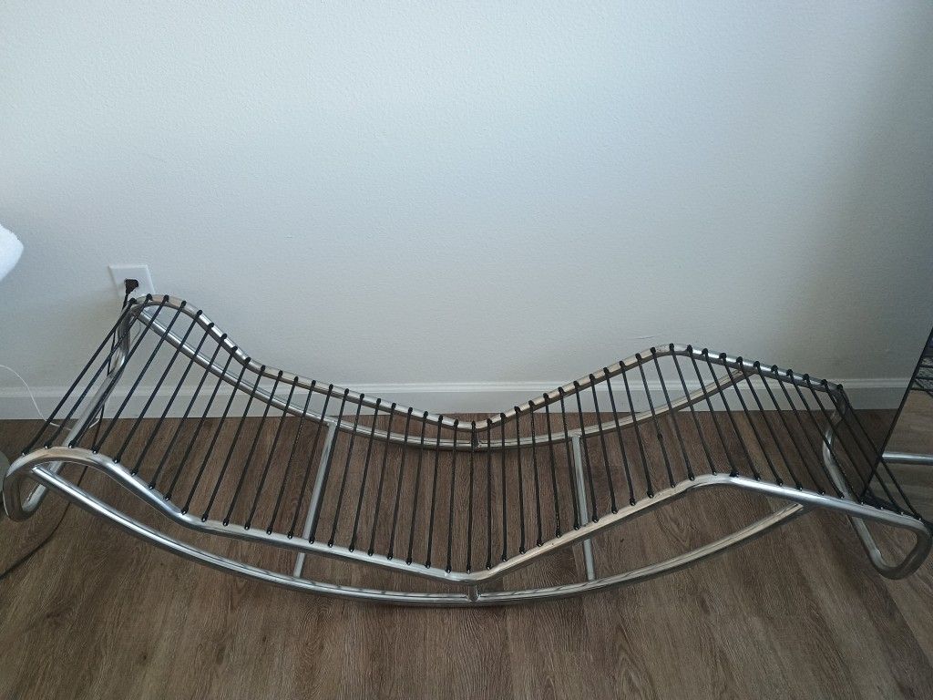 LC4 Le Corbusier Chaise Lounge 