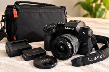 Panasonic Lumix G 7 Mirrorless Camera with Lens