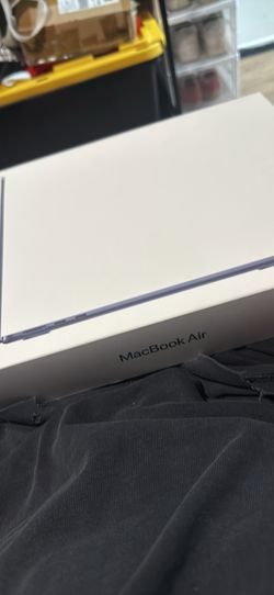 MACBOOK AIR M4  16 GB RAM/256 GB SSD *BRAND NEW*