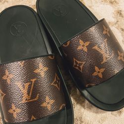 LOUIS VUITTON SLIDES 