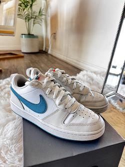 Nike Dunk Lows Size 5.5youth
