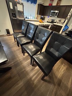 4 dining table chairs $60.00