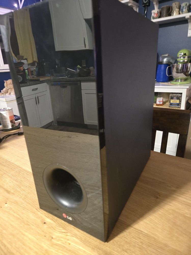 LG soundbar and speaker
