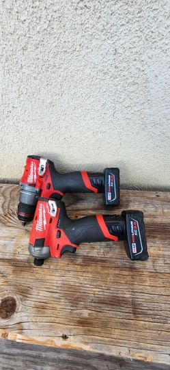 Milwaukee set Drill M12 Fuel Tool Two Battery 3ah