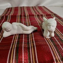 2 Vintage Cherub Angel Babies Figurines Laying Down Pastel Glazed Porcelain 3"