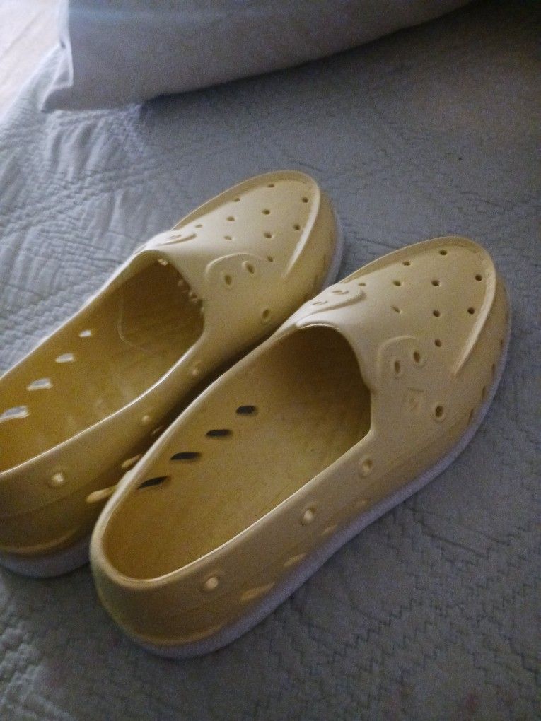 BRAND NEW UNISEX SPERRY BOAT SHOES SZ 10 ONLY 9 FINAL PRICE