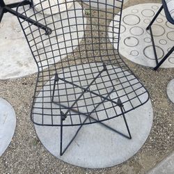 Mid century Bertoaia wire mesh patio chair