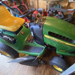 Riding Lawnmower - Excellent Condition