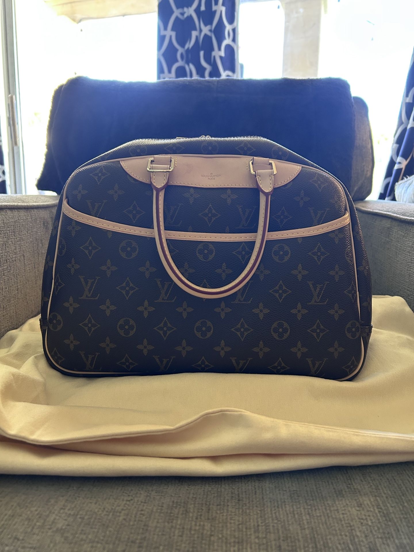 Authentic Louis Vuitton - w/dustbag