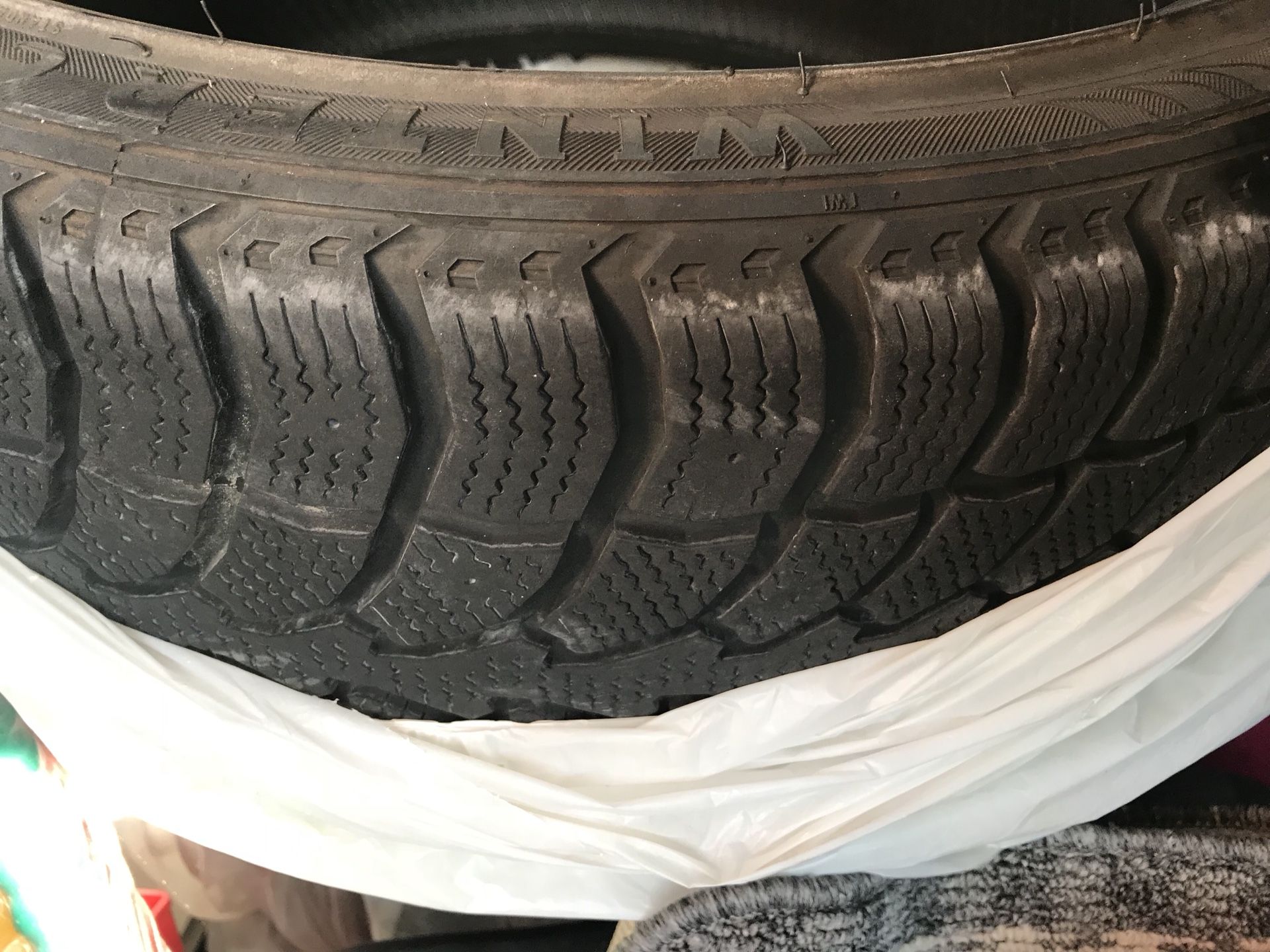 Winterclaw Extreme Grip, 225/40 R18