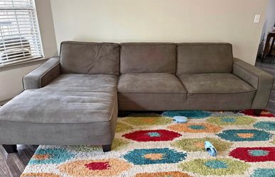 Couch / Sectional - (Can Drop off)