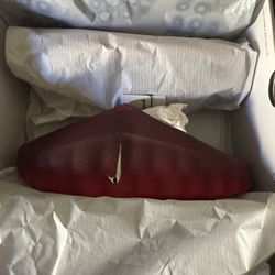 Nike mind 001 university red team red  size 9