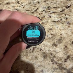 The Body Shop Himalayan Charcoal Glow Mask 