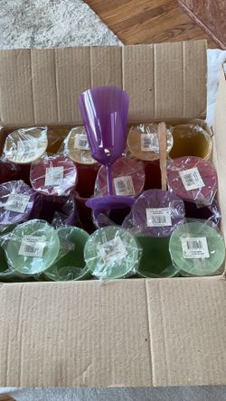 24 Plastic Glasses