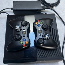 Xbox 360 E - includes 7 Games!