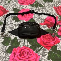 Black Hearted Zipper Buckled Waist Bag 