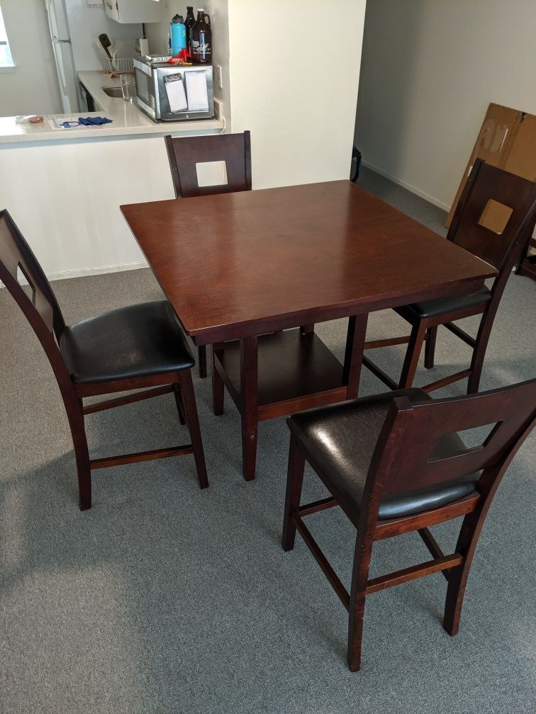 Kitchen table and chairs (4)