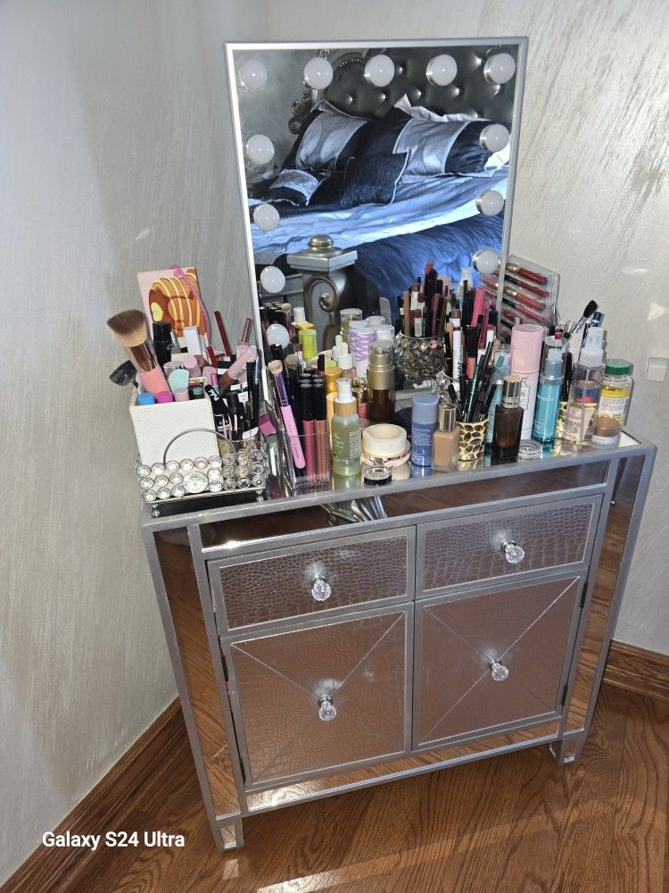 Makeup Vanity With Lights