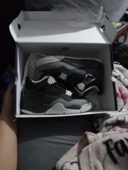 Used Still Clean Size 4 5.5 Used 3 Times Black And White