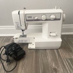 Buy the White Brother Sewing Machine w/ Foot Pedal