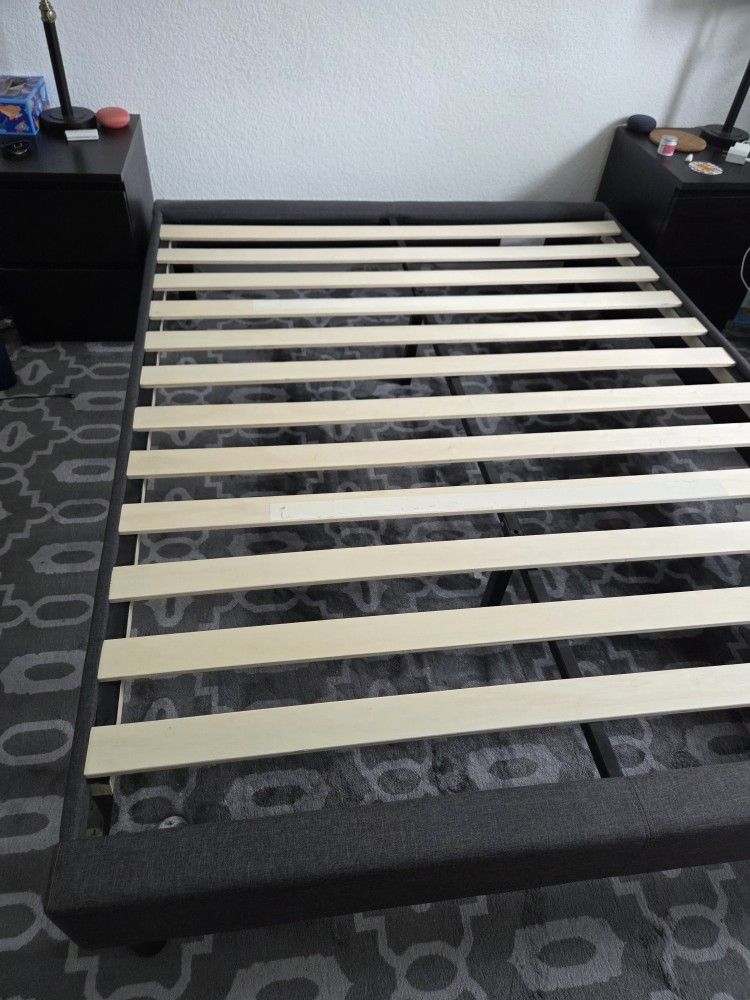 Zinus Upholstered Bed Frame