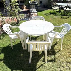 White Plastic  4 Chairs And. Table   Very Beautiful  Good Condition 
