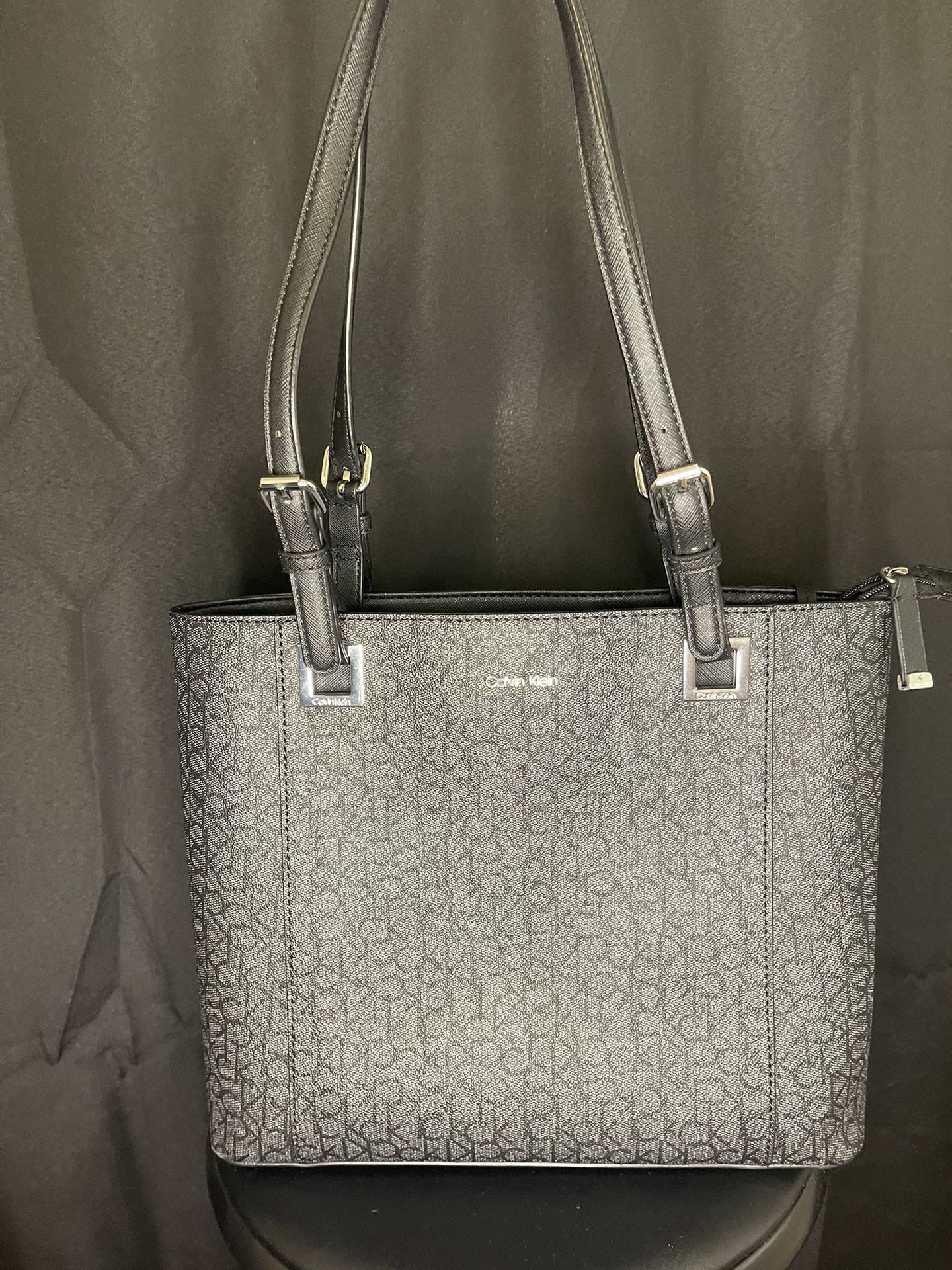 Calvin Klein Women's Black Tote bag for Sale in Charlotte, NC - OfferUp